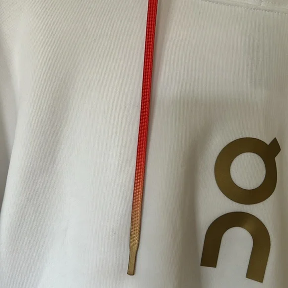 NWT On Running White Hoodie with Gold Logo and Red Drawstrings Large - Picture 4 of 8